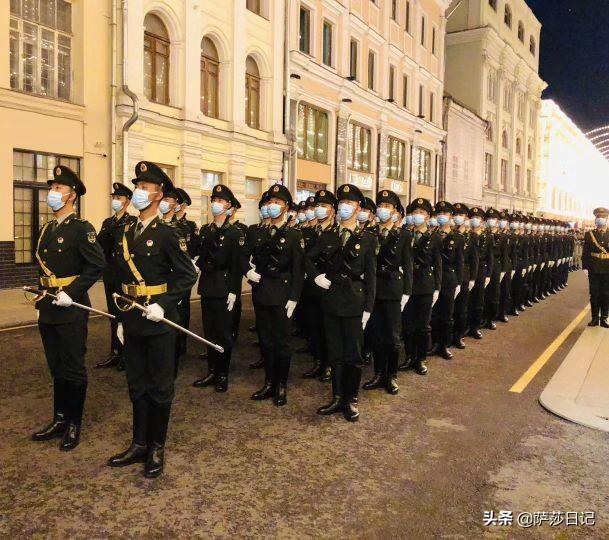 有外国人参加的阅兵是哪一年有外国人参加的阅兵是在我国庆祝中华人民共和国成立七十周年之际举行的阅兵仪式上。这一阅兵仪式是在XXXX年举行的，具体年份为XXXX年。下面我将详细介绍这一历史时刻的背景、阅兵内容以及意义。